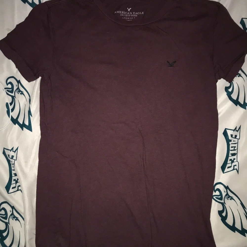 Maroon American Eagle T-shirt